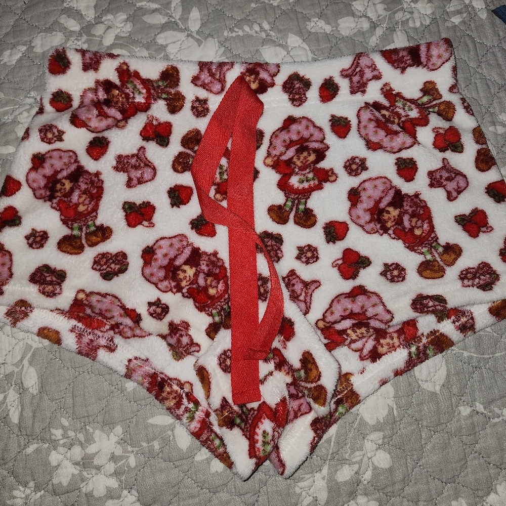 Medium Strawberry Shortcake Fleece Lounge Shorts - Five Below